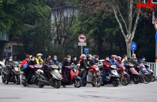 河北解讀電動(dòng)自行車新規(guī)：允許搭載1人，且不限制年齡