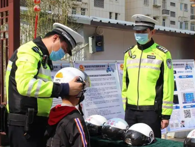 北京首提“推動騎乘電動自行車佩戴安全頭盔相關(guān)立法”